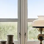 Vakantiehuis Nostalgic Charm In A Yellow Timber House