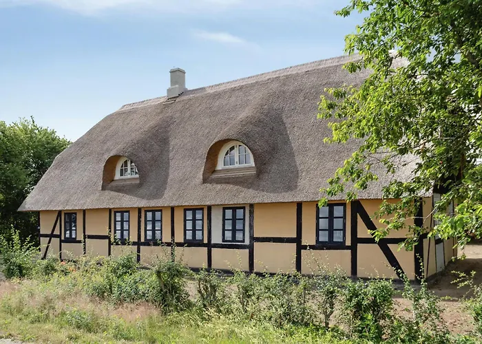 Holiday home Nostalgic Charm In A Yellow Timber House *